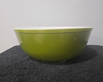 Pyrex 404 Reverse Primary / Verde Mixing Bowl