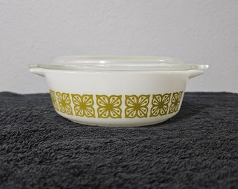 Pyrex Verde 471 Square Flowers Round Casserole