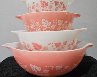 Pyrex Pink Gooseberry Cinderella Mixing Bowl Set