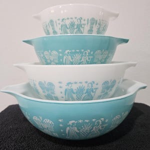 Pyrex Butterprint Cinderella Mixing Bowl Set