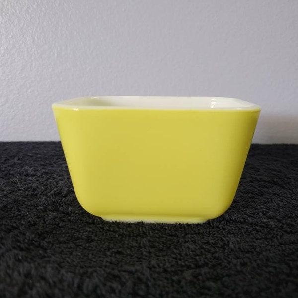 Pyrex Verde 501 Refrigerator Dish