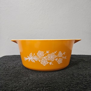 Pyrex Butterfly Gold 474 Redesign Round Casserole Dish