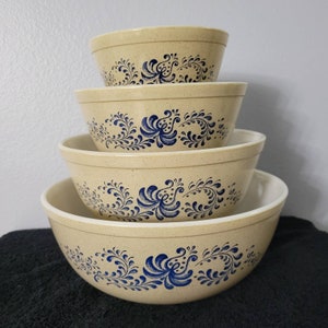 Pyrex Homestead Blue Mixing Bowl Set