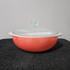 Pyrex 024 2Qt Flamingo Pink Round Covered Casserole Dish