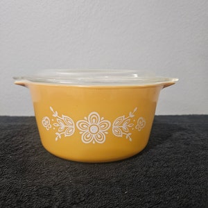 Pyrex Butterfly Gold 473 Round Casserole Dish