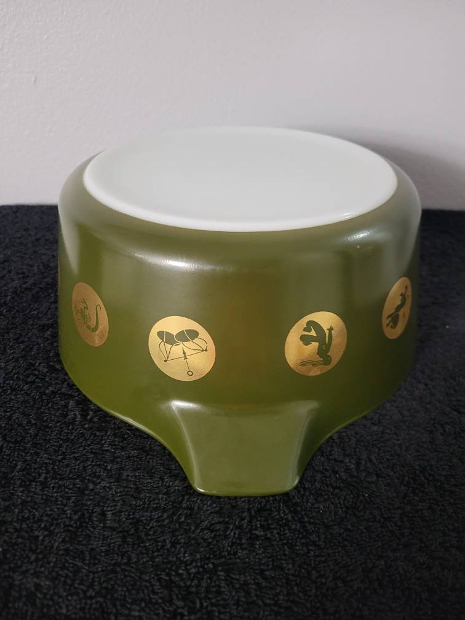 Pyrex Promo Zodiac 475 Round Casserole Dish Etsy