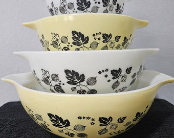 Pyrex Black Gooseberry Cinderella Mixing Bowl Set