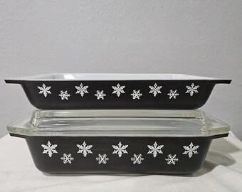 Pyrex Snowflake on Black 575 & 548 Space Saver Casserole Set - Etsy