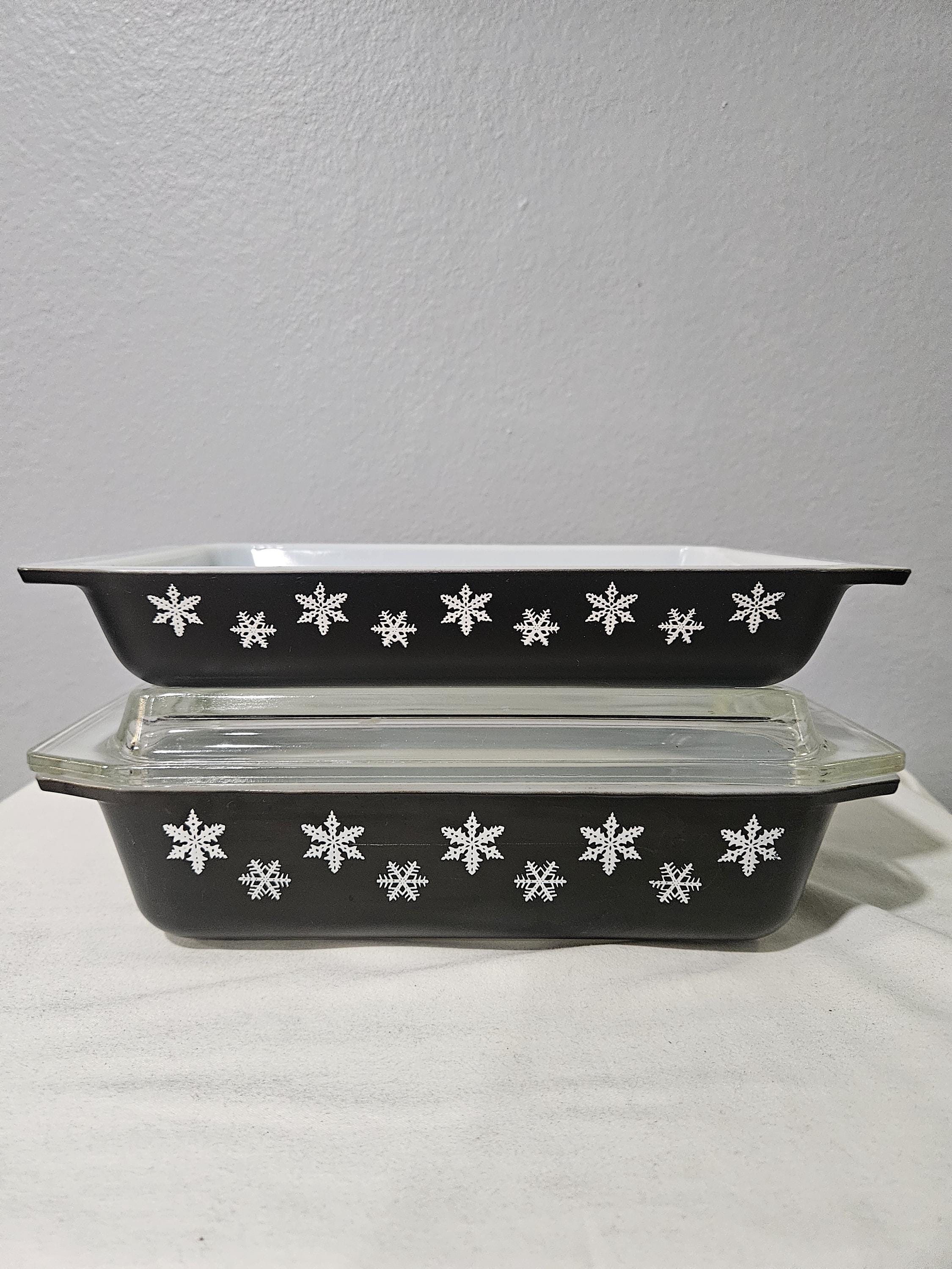 Pyrex Snowflake on Black 575 & 548 Space Saver Casserole Set - Etsy