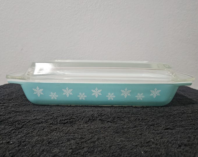 Pyrex Snowflake Advertisement Pyrex Snowflake on Turquoise 548 Space Saver Dish W/ Lid - Etsy