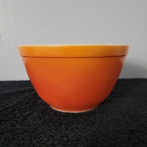 Pyrex Flameglo 401 Mixing Bowl