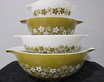 Vintage Pyrex Dish Set with Box and Sugar Bowl (Setting for 4) – Aunt  Gladys' Attic