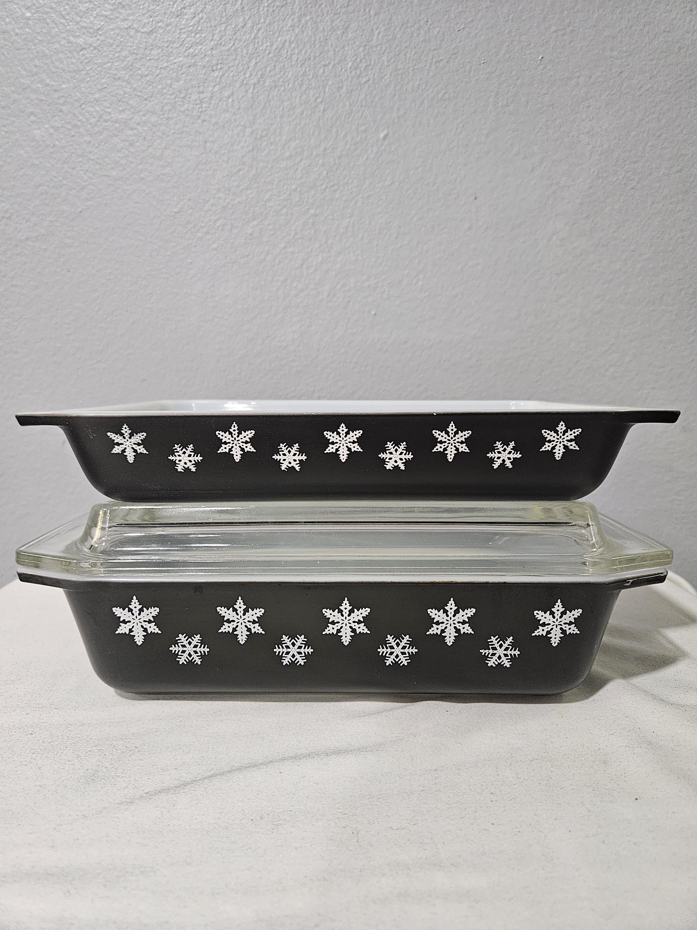Pyrex Snowflake on Black 575 & 548 Space Saver Casserole Set - Etsy
