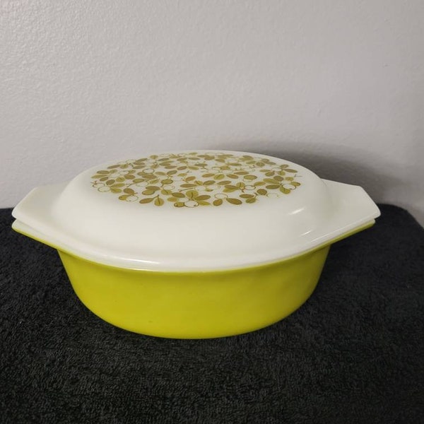 Pyrex Verde 043 Oval Casserole Dish w/ Opal Olive Lid