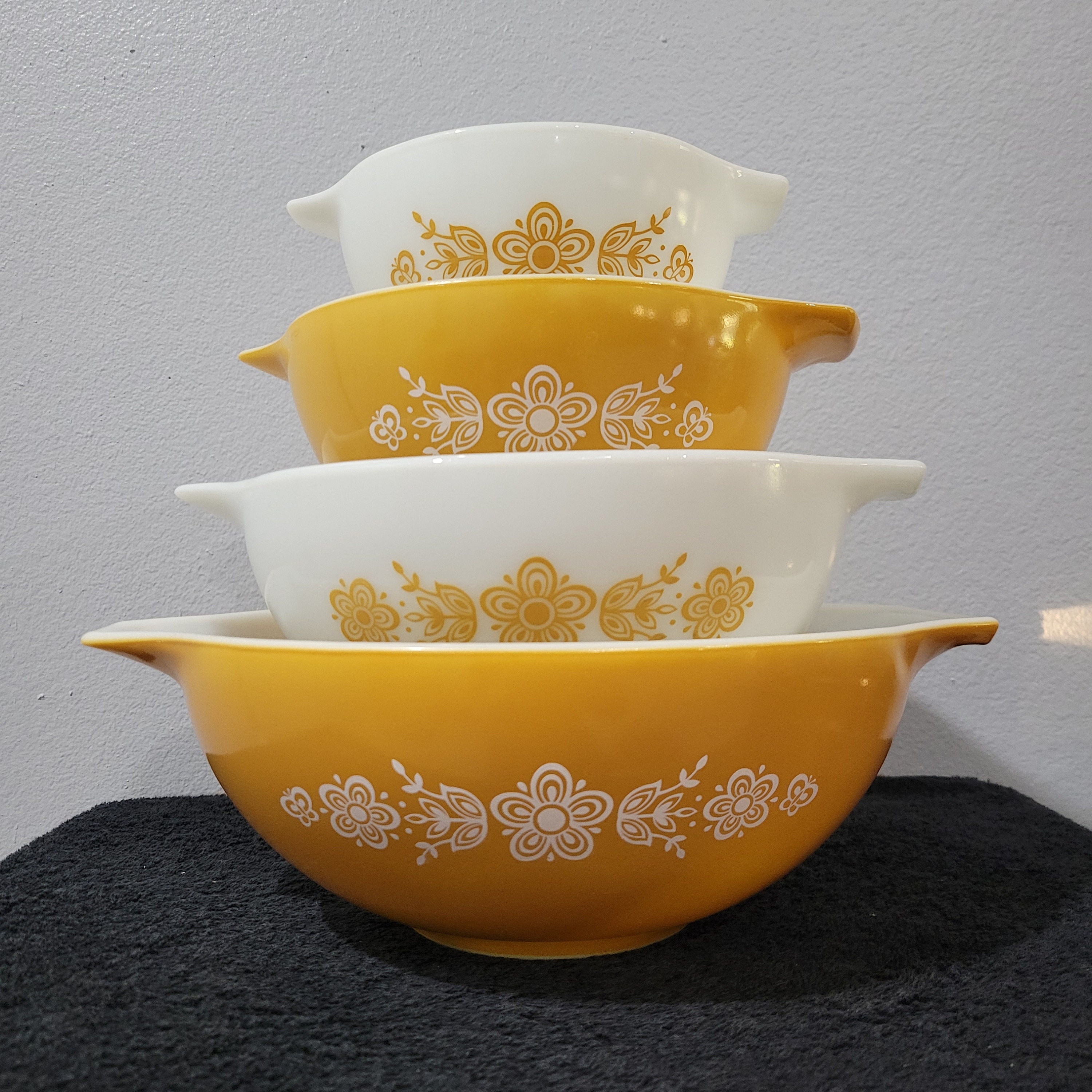 Pyrex Butterfly Gold Cinderella Mixing Bowl Set