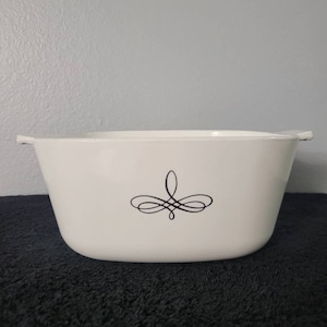 CorningWare Trefoil P-2.5-B Casserole Dish