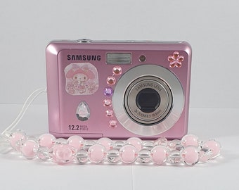 Cute Y2K camera Samsung ES17 in pink color
