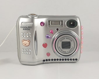 Joli appareil photo de l'an 2000 Nikon Coolpix E2200