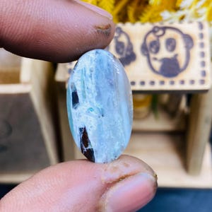Opala peruana: cabochão oval, fabricação de joias (26 x 15 x 5 mm)