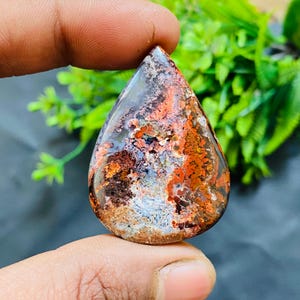 Cabochon en agate mousse naturelle : pierre précieuse de Java (45 x 32 x 8 mm)