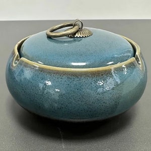 Coarse Ceramic Ashtray with Lid Anti Fly Ash Storage Box Creative Funnel Cigar Ashtray The kiln turns blue