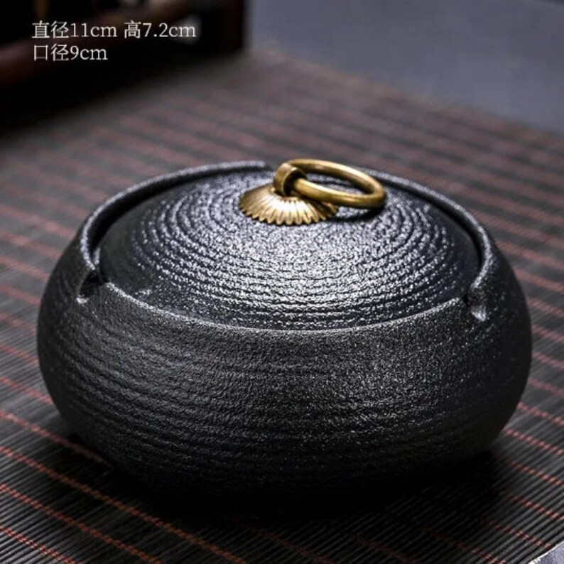 Coarse Ceramic Ashtray with Lid Anti Fly Ash Storage Box Creative Funnel Cigar Ashtray Black