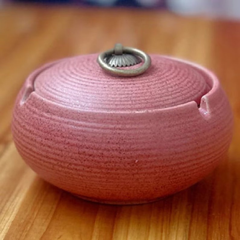 Coarse Ceramic Ashtray with Lid Anti Fly Ash Storage Box Creative Funnel Cigar Ashtray Pink