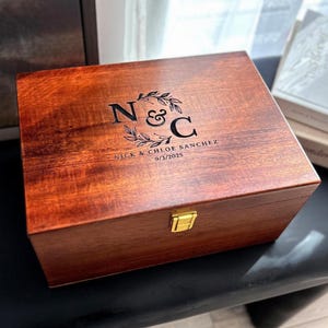 Heart Couple Keepsake Box - Personalized Mr. And Mrs. Memory Box - Engraved Wooden Memory Box - Gift For Couple - Anniversary, Wedding Gift