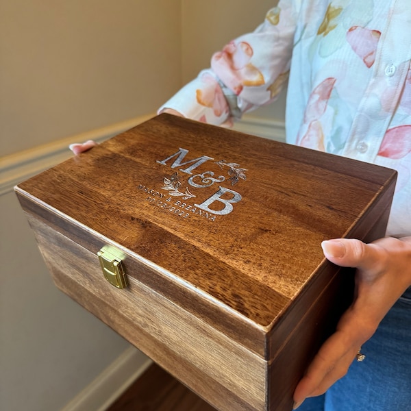 Heart Couple Keepsake Box - Personalized Mr. And Mrs. Memory Box - Engraved Wooden Memory Box - Gift For Couple - Anniversary, Wedding Gift