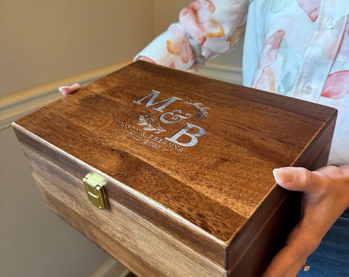 Heart Couple Keepsake Box - Personalized Mr. And Mrs. Memory Box - Engraved Wooden Memory Box - Gift For Couple - Anniversary, Wedding Gift