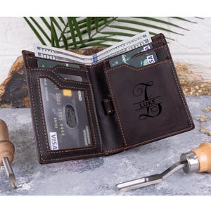 Personalized Leather Bifold Wallet: Slim RFID Blocking with Photo ID