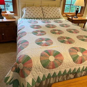 Green & Pink Dresden Plate Queen Quilt