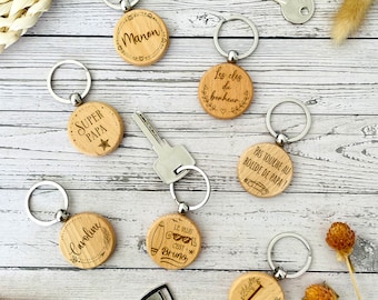 Round wooden keyring with personalized text