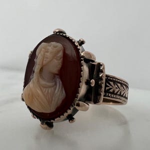 Antique Victorian hardstone sardonyx cameo 9k gold ring