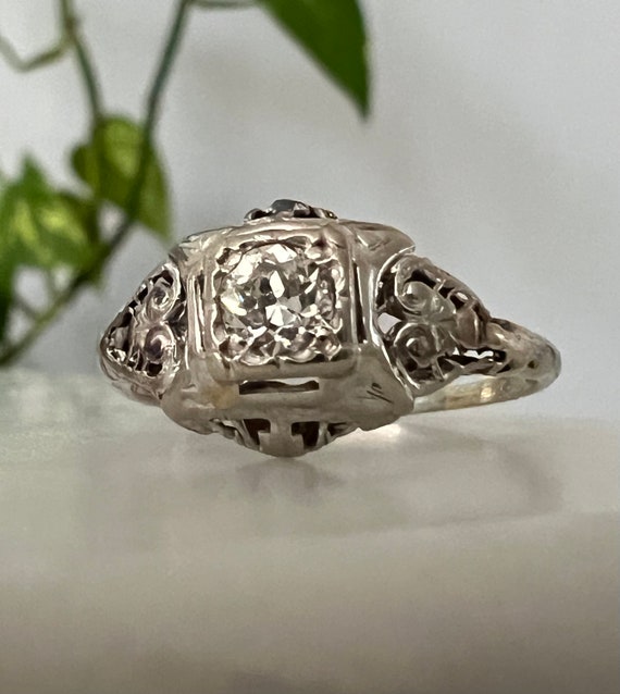Antique 18k white gold Ring with filigree and .35… - image 7