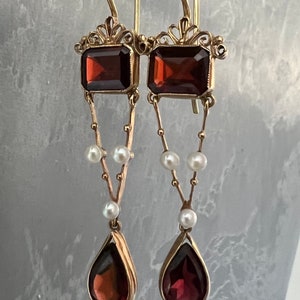 Antique/Vintage garnet and pearl yellow gold dangling earrings