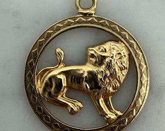 Vintage lion pendant gold necklace pendant Leo astrological horoscope sign