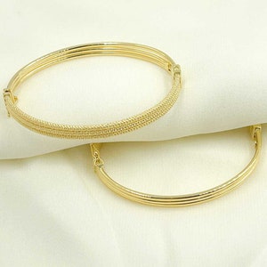 14K Solid Gold Bangle Smooth and Hammered Bracelet. 14K Gold Bangle. Size 7 inches. Bangle1