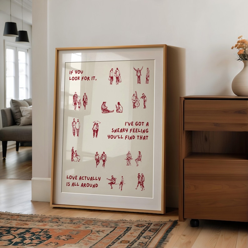 Puede incluir: Impresi&oacute;n art&iacute;stica enmarcada con ilustraciones burdeos de personas sobre un fondo crema. El texto &laquo;IF YOU LOOK FOR IT&raquo;, &laquo;I'VE GOT A SNEAKY FEELING YOU'LL FIND THAT&raquo; y &laquo;LOVE ACTUALLY IS ALL AROUND&raquo; tambi&eacute;n est&aacute; impreso.
