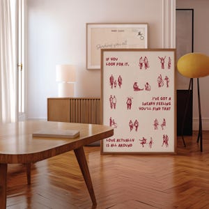 Puede incluir: Una impresi&oacute;n art&iacute;stica enmarcada con un dise&ntilde;o rojo y blanco que presenta figuras y texto. El texto incluye "IF YOU LOOK FOR IT", "I'VE GOT A SNEAKY FEELING YOU'LL FIND THAT" y "LOVE ACTUALLY IS ALL AROUND". Tambi&eacute;n se ve una postal.