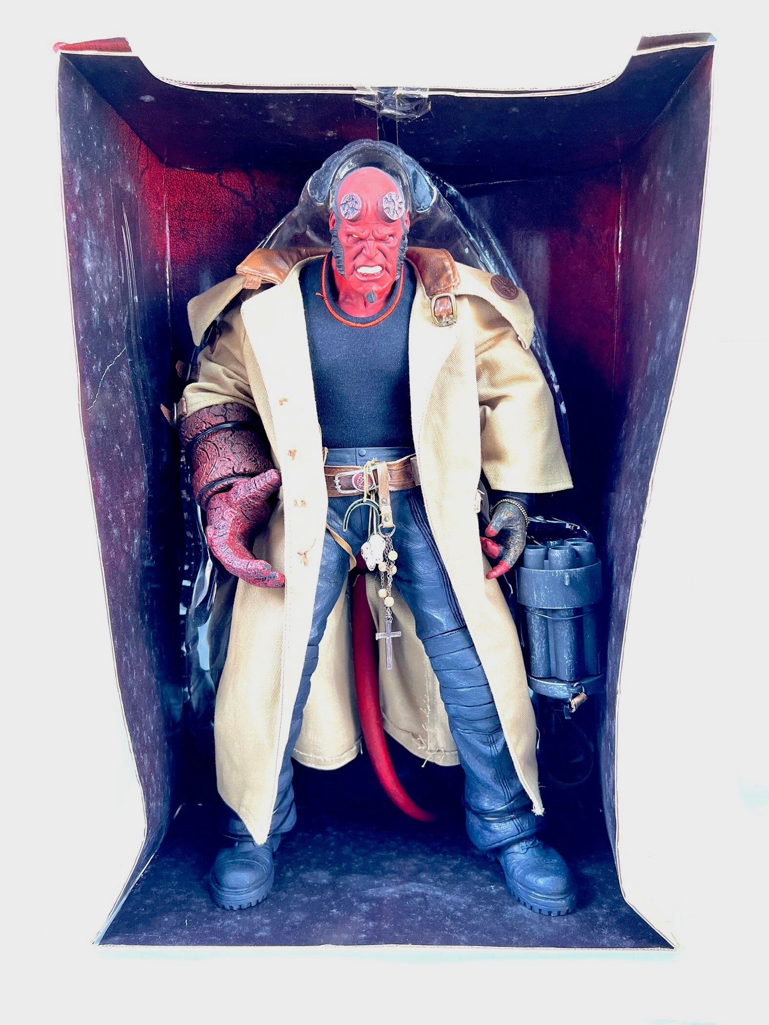 Mezco 2024 hellboy 2 Mezco 2024 hellboy 2