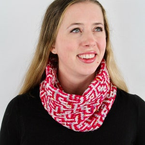 KNITTING PATTERN | Mosaic Knitting Cowl Pattern with Easy Knit Colorwork, Knit in the Round Tube with Hidden Floats | Viva La Rose