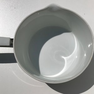 Porcelaine de Paris saucepan