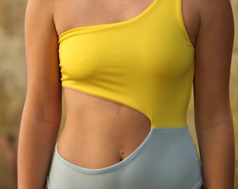 Swimsuit | with cut-out