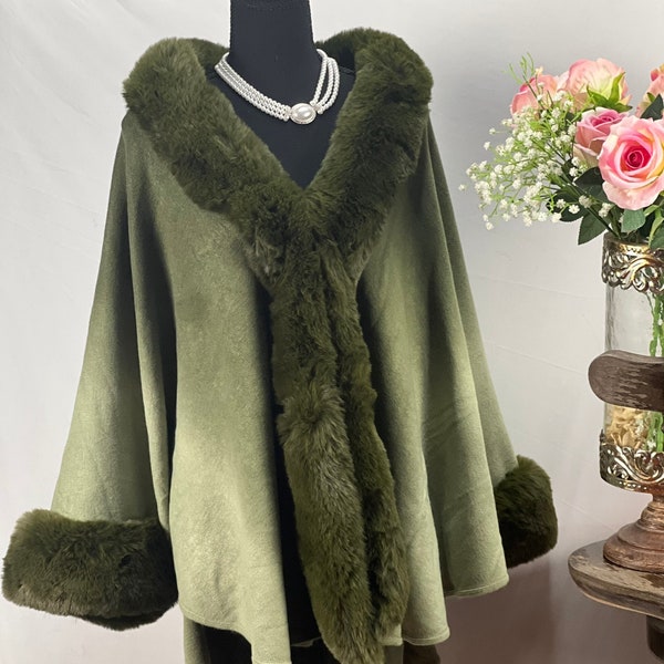 Beautiful Ombre GREEN Winter Wool Acrylic Vintage Ruana Batwing Scarf Shawl Faux Fur Wedding Bridal Coat Evening party Soft feel faux fur