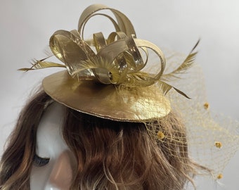 GOLD Fascinator Vintage inspirierter Fascinator Teehut Ausgefallener Partyhut Kirchenhut Kentucky Derby Hut Ausgefallener Hochzeitshut Prom Fascinator