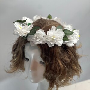 Belle couronne de fleurs blanches, coiffe florale, couronne de fleurs, couronne de mariée image 3