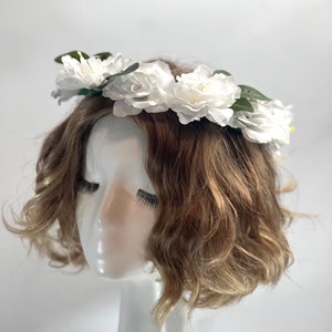 Belle couronne de fleurs blanches, coiffe florale, couronne de fleurs, couronne de mariée image 1