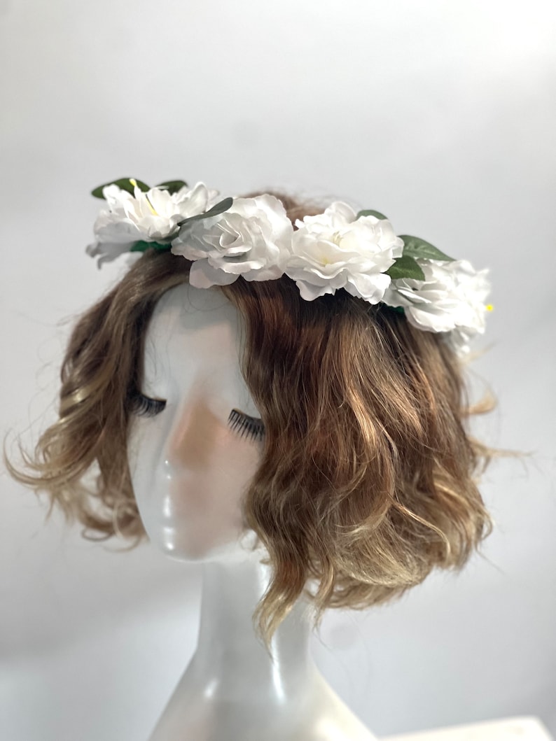 Belle couronne de fleurs blanches, coiffe florale, couronne de fleurs, couronne de mariée image 1