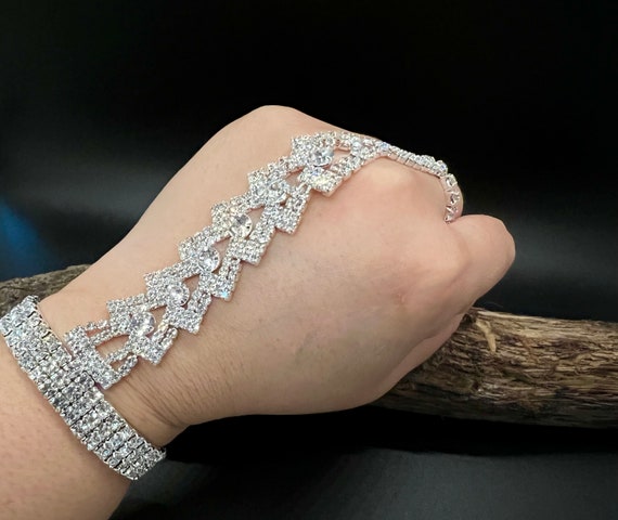 Chicque Boho Hand Chain Crystal Finger Ring Hand Bracelet Rhinestone  Wedding Hand Jewelry for Women and Girls (Gold)